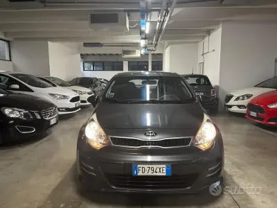 Usata Kia Rio 75 CV (55 kW) 2016 Grigio Utilitaria