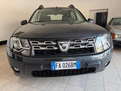 Usata Dacia Duster Lauréate 110 CV (80 kW) 2015 Grigio SUV