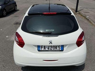Usata Peugeot 208 Allure 95 CV (69 kW) 2015 Utilitaria