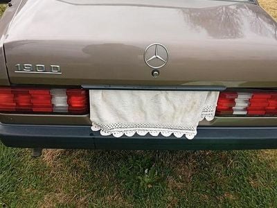 Usata Mercedes 190 105 CV (77 kW) 1987 Marrone Berlina