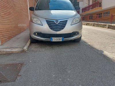 Usata Lancia Ypsilon 85 CV (62 kW) 2013 Grigio Utilitaria