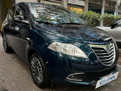 Usata Lancia Ypsilon Platinum 69 CV (50 kW) 2015 Blu Utilitaria