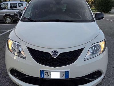 Usata Lancia Ypsilon Gold 69 CV (50 kW) 2019 Utilitaria