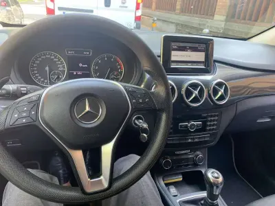 Usata Mercedes B180 Executive 122 CV (89 kW) 2012 Bianco Utilitaria