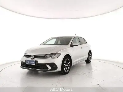 Usata VW Polo Life 95 CV (69 kW) 2023 Argento Utilitaria