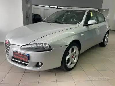 Usata Alfa Romeo 147 120 CV (88 kW) 2007 Grigio Utilitaria