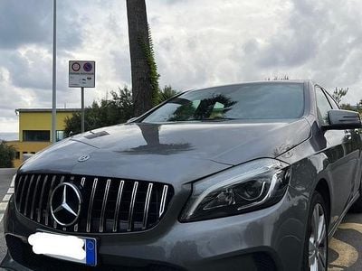 Usata Mercedes A180 109 CV (80 kW) 2017 Grigio Utilitaria