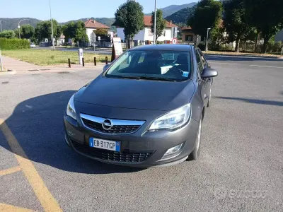 Usata Opel Astra 110 CV (80 kW) 2010 Grigio Berlina