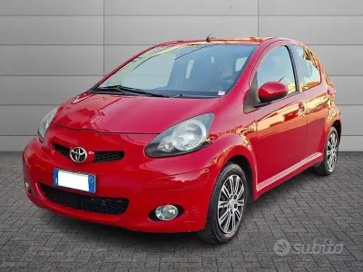 Usata Toyota Aygo 68 CV (50 kW) 2011 Rosso Utilitaria