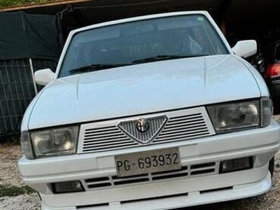Usata Alfa Romeo 75 148 CV (108 kW) 1988 Bianco Berlina