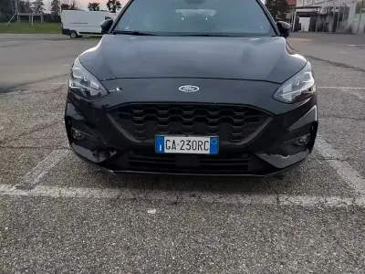 Usata Ford Focus 125 CV (91 kW) 2020 Nero Berlina