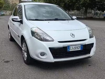 Usata Renault Clio III 75 CV (55 kW) 2011 Bianco Berlina