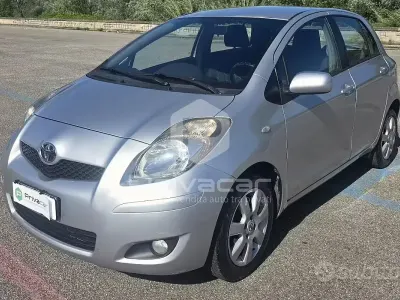 Begagnad Toyota Yaris Sol 90 HK (66 kW) 2010 Grå Halvkombi