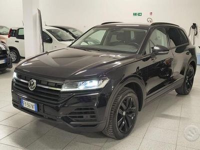 Usata VW Touareg 240 CV (176 kW) 2019 Nero SUV