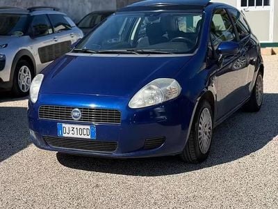 Usata Fiat Grande Punto Dynamic 65 CV (47 kW) 2007 Blu Utilitaria