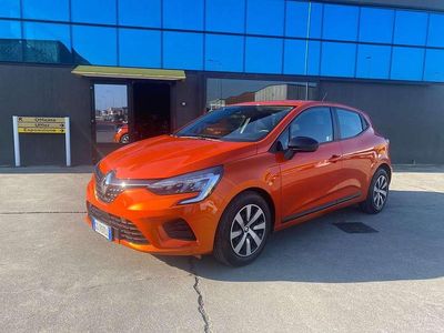 Usata Renault Clio V Equilibre 67 CV (49 kW) 2023 Orange / metallizzato Berlina
