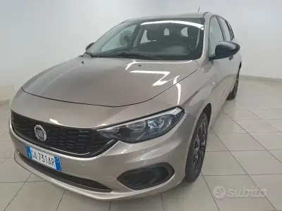 Usata Fiat Tipo Business 95 CV (69 kW) 2020 Marrone Station wagon