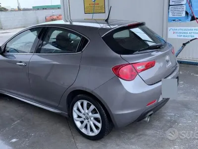 Usata Alfa Romeo Giulietta 105 CV (77 kW) 2011 Grigio Utilitaria