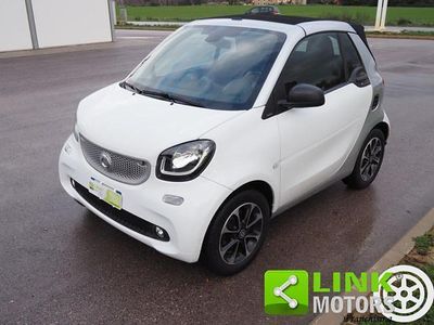 Begagnad Smart ForTwo Cabrio Passion 71 HK (52 kW) 2017 Vit Cab
