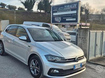 Usata VW Polo Sportline 90 CV (66 kW) 2021 Grigio Utilitaria