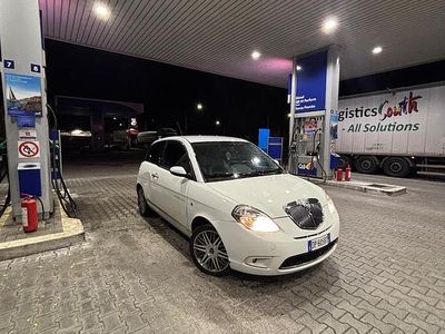 Gebraucht Lancia Ypsilon 60 PS (44 kW) 2008 Weiß Kleinwagen