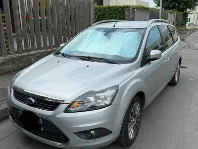 Usata Ford Focus 100 CV (73 kW) 2010 Grigio Station wagon