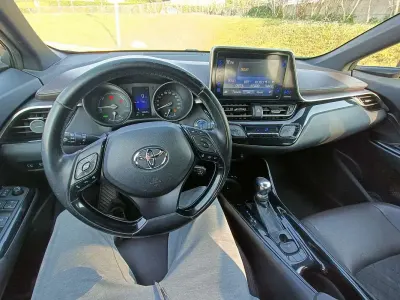 Usata Toyota C-HR Lounge 98 CV (72 kW) 2017 SUV