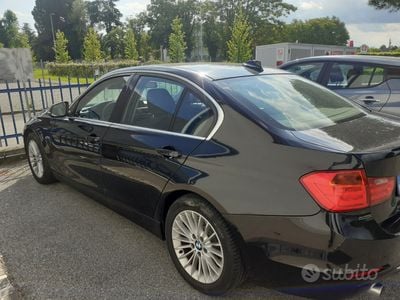 Usata BMW 318 143 CV (105 kW) 2012 Nero Berlina