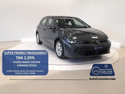 Usata VW Golf VIII Life 116 CV (85 kW) 2025 Grigio scuro Berlina