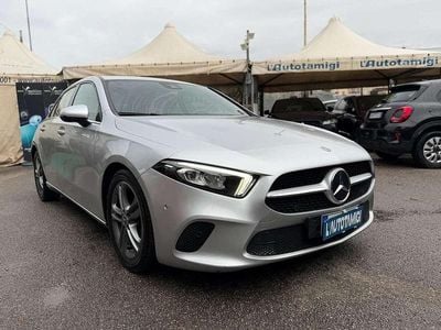 Usata Mercedes A180 Business 116 CV (85 kW) 2019 Gray Berlina