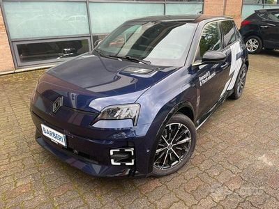Usata Renault 5 E-Tech Iconic 110 kW (150 CV) 2024 Blu notturno Berlina