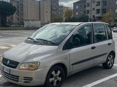 Begagnad Fiat Multipla 116 HK (85 kW) 2005 Grå Minibuss