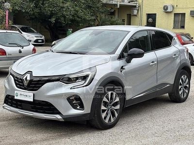 Usata Renault Captur Intens 160 CV (117 kW) 2021 Grigio SUV
