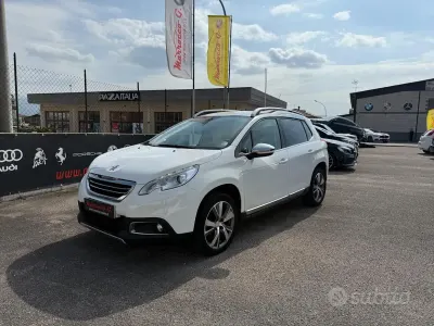 Usata Peugeot 2008 Access 99 CV (72 kW) 2016 Bianco SUV