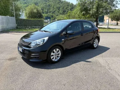 Usata Kia Rio Active 86 CV (63 kW) 2017 Nero Berlina