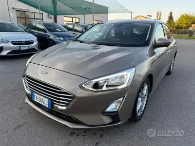 Usado Ford Focus Business Edition 120 HP (88 kW) 2019 Cinzento Sedan