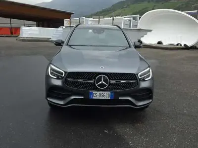 Käytetty Mercedes GLC300 AMG line 245 HP (180 kW) 2021 Harmaa Katumaasturi