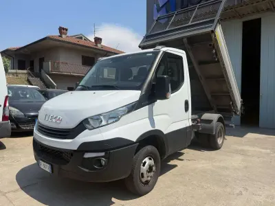 Usata Iveco 35.12 116 CV (85 kW) 2016 Bianco Furgone
