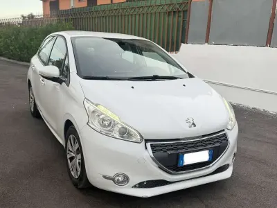 Usata Peugeot 208 Allure 95 CV (69 kW) 2015 Utilitaria