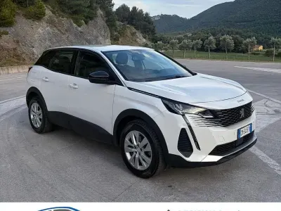 Usata Peugeot 3008 Active 131 CV (96 kW) 2022 Bianco SUV