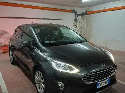 Usata Ford Fiesta Titanium 86 CV (63 kW) 2017 Grigio Utilitaria