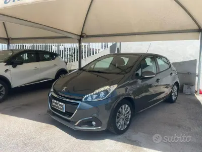 Occasion Peugeot 208 Allure 82 PK (60 kW) 2017 Grijs Hatchback