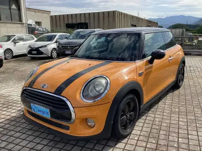 Begagnad Mini Cooper D 116 HK (85 kW) 2016 Gul Halvkombi