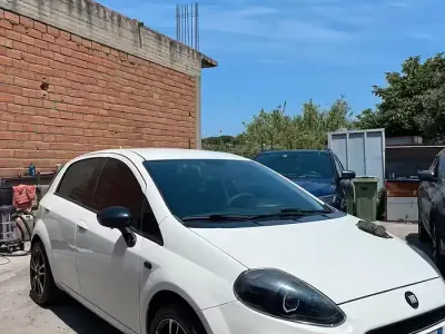 Usata Fiat Punto 85 CV (62 kW) 2012 Bianco Utilitaria
