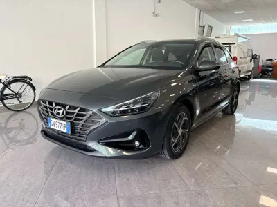 Usata Hyundai i30 Prime 120 CV (88 kW) 2023 Grigio scuro Station wagon