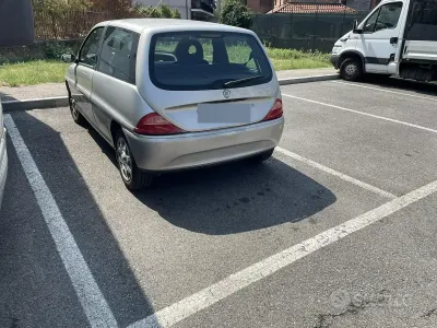 Usata Lancia Ypsilon 60 CV (44 kW) 2002 Grigio Utilitaria