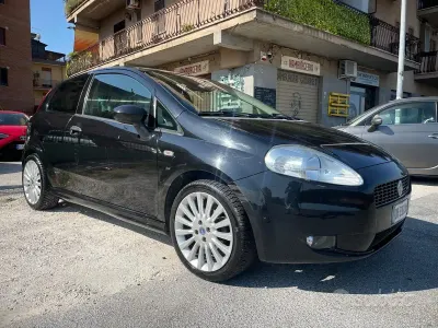 Usata Fiat Grande Punto Dynamic 95 CV (69 kW) 2007 Nero Utilitaria