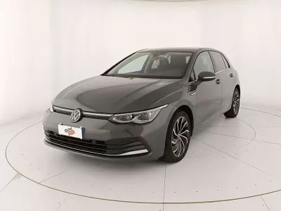 Usata VW Golf VIII Style 131 CV (96 kW) 2023 B0 dolphin grey metallizzato Berlina