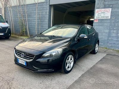 Usata Volvo V40 Kinetic 120 CV (88 kW) 2016 Nero Berlina