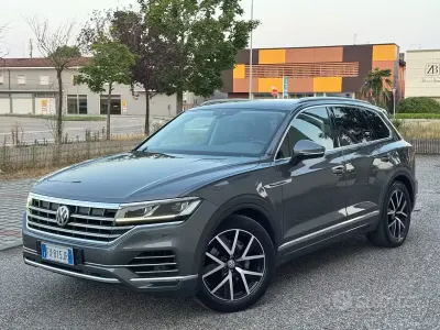 Usata VW Touareg 231 CV (169 kW) 2019 Grigio SUV